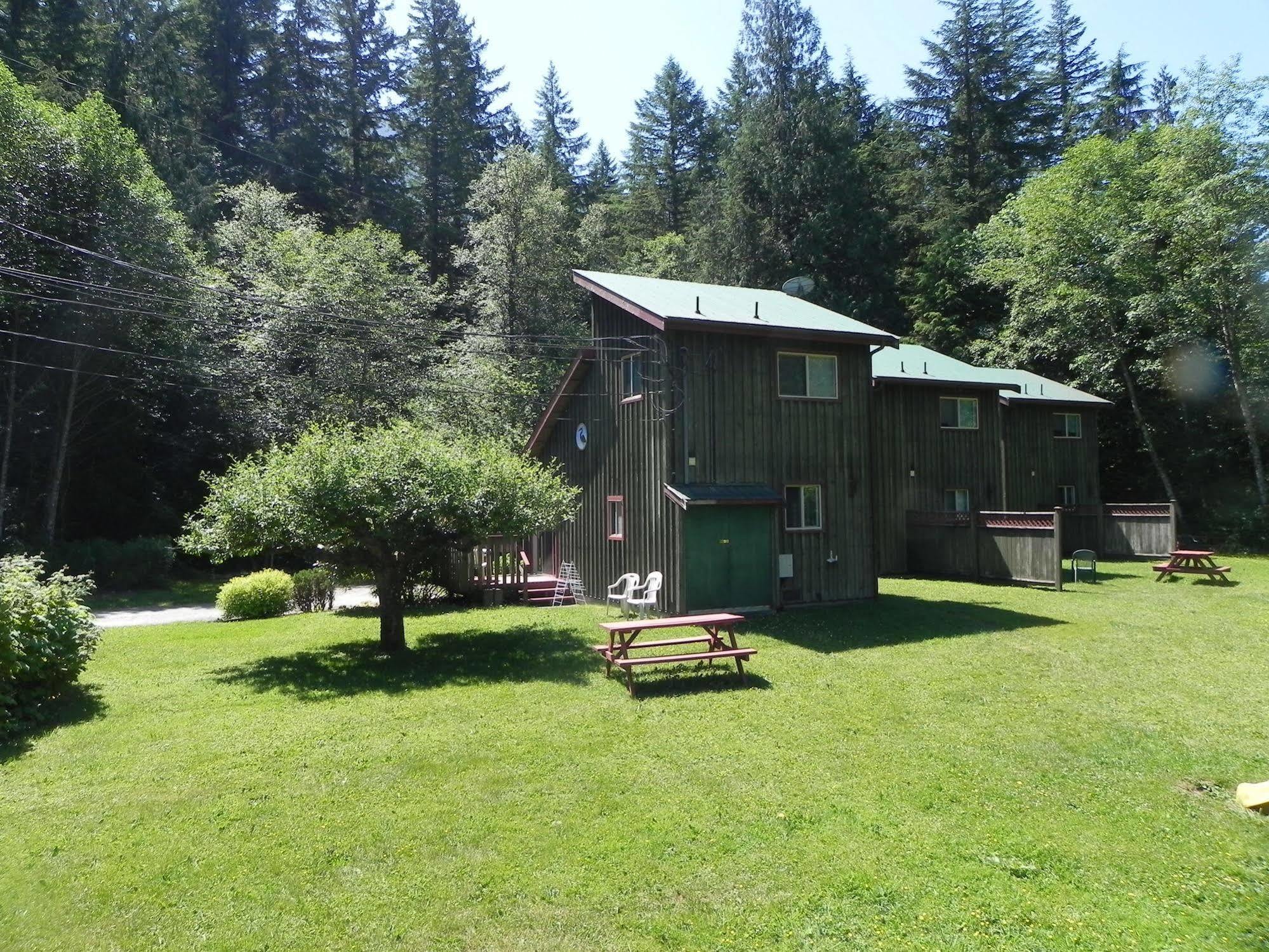 Forest Echoes Cabins Cultus Lake Bagian luar foto
