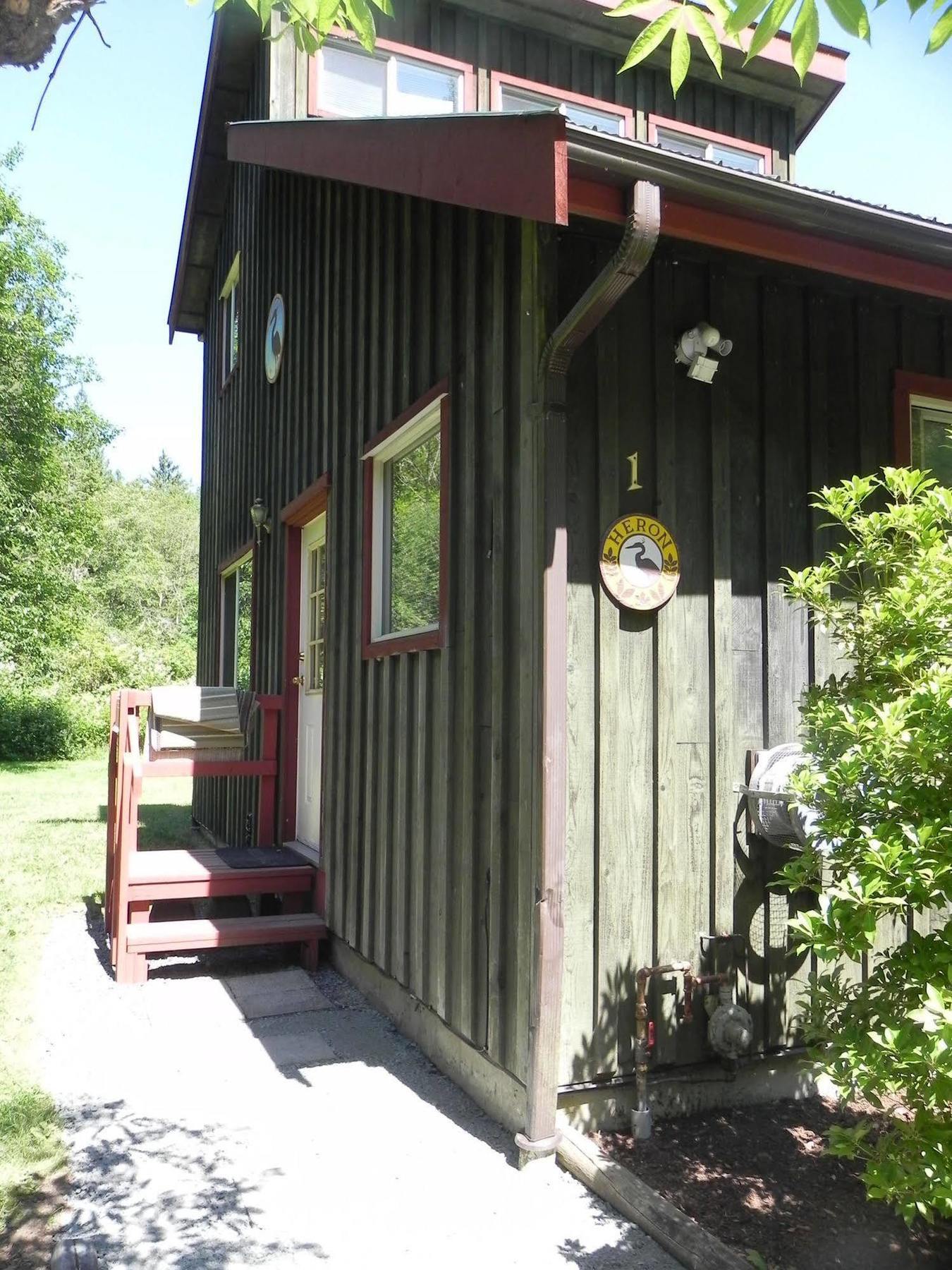 Forest Echoes Cabins Cultus Lake Bagian luar foto